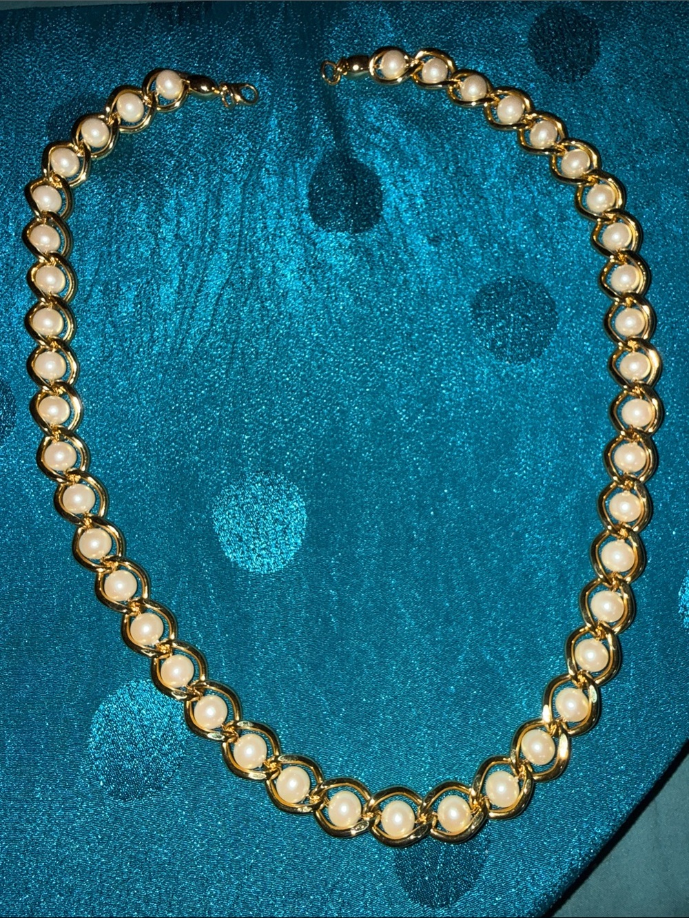 Classic Gold Pearl-Linked Necklace